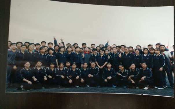 说明: C:\Users\Administrator\Desktop\校友会工作\校友会工作\beat365中文官方网站历届校友照片\毕业照\D8BC7A6FE42B2DE3F0EF4BB096738969.jpg