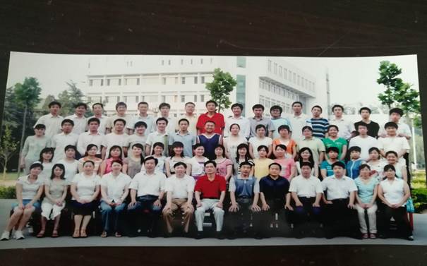 说明: C:\Users\Administrator\Desktop\校友会工作\校友会工作\beat365中文官方网站历届校友照片\毕业照\27EA2F49B2FBAB700B7DCD6831187911.jpg