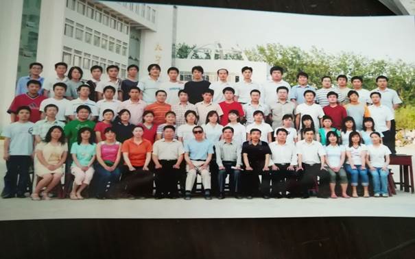 说明: C:\Users\Administrator\Desktop\校友会工作\校友会工作\beat365中文官方网站历届校友照片\毕业照\E5114E7A7EFAF368C6A4C4AE8ACAD529.jpg