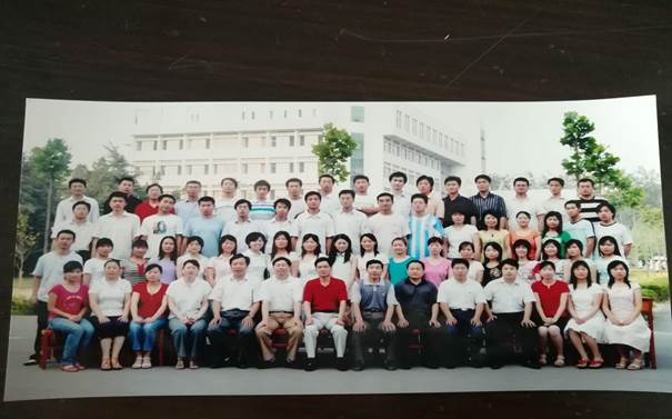 说明: C:\Users\Administrator\Desktop\校友会工作\校友会工作\beat365中文官方网站历届校友照片\毕业照\56A25ECE083AB88ADA2B173FEA7AF35F.jpg